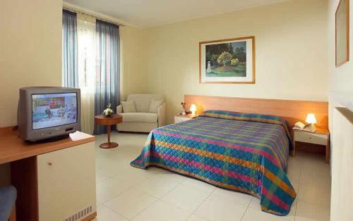 Borgo San Martino Hotel Bra Bagian luar foto